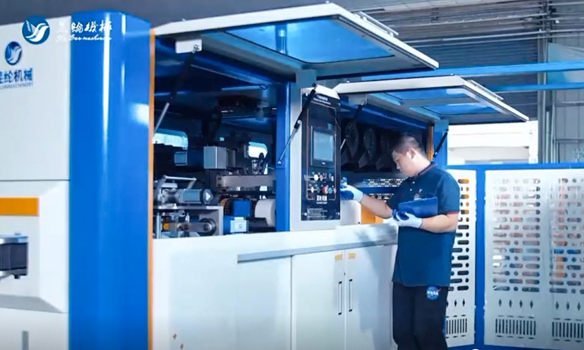 Bahar sarma yeniliği üzerinde çalışan teknisyenler