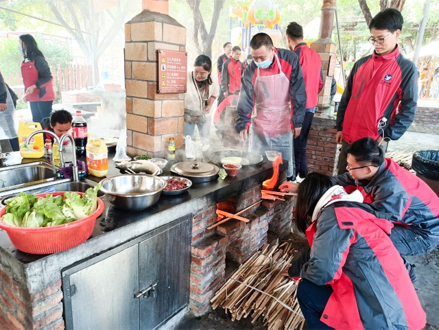 Yulun Machinery's Takım Binası